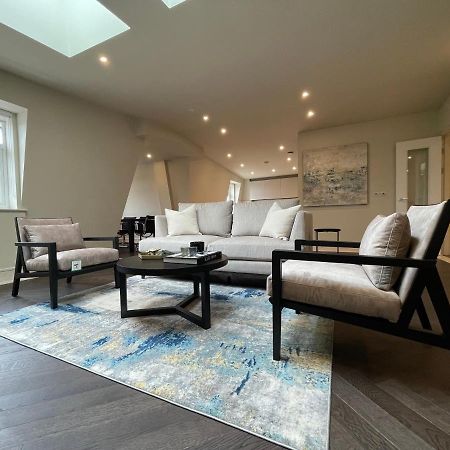 Luxurious, 2 Bed, 2 Bath Penthouse Apartment In Highly Desirable Chigwell Chcl F8 Екстер'єр фото