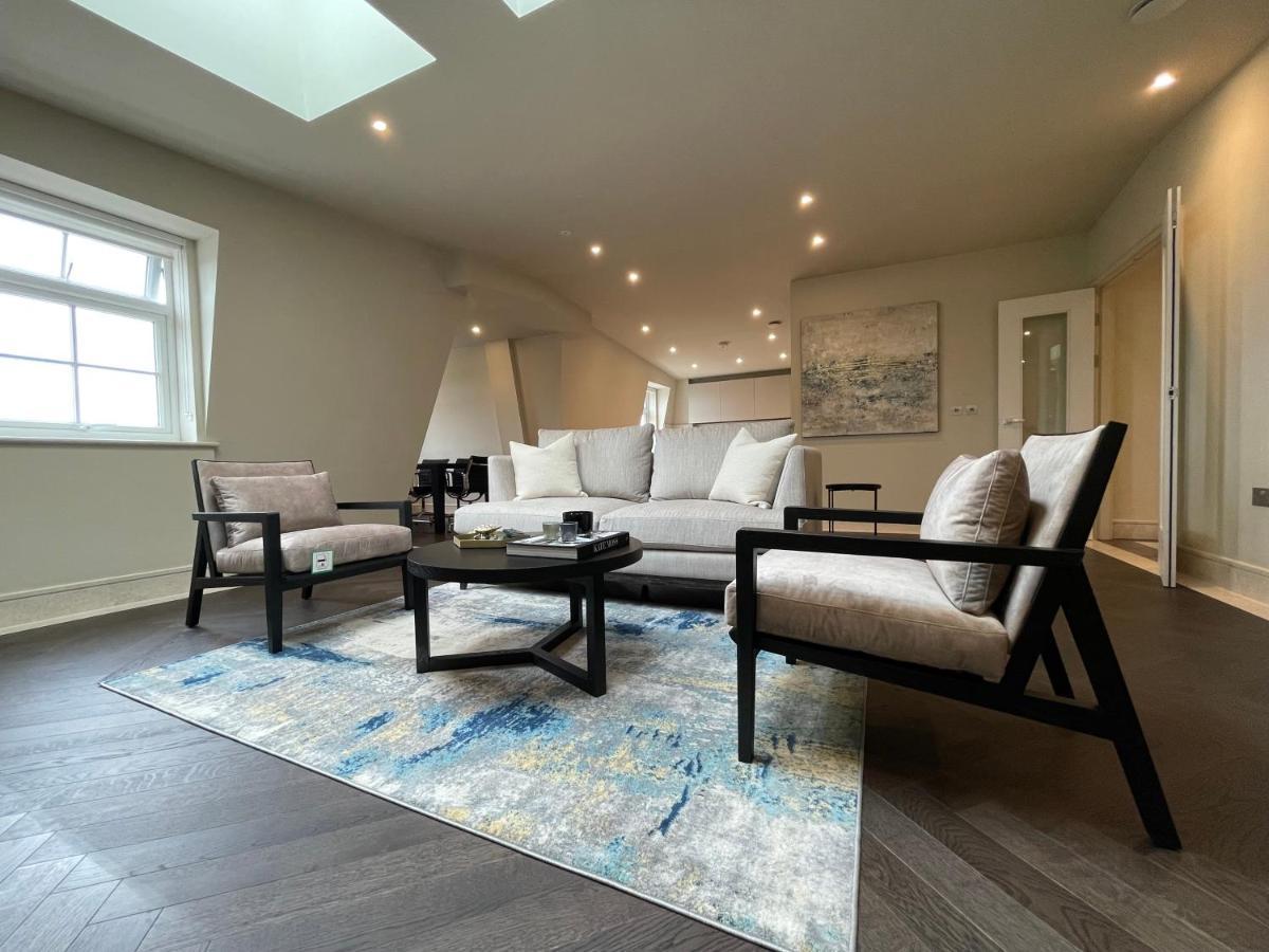 Luxurious, 2 Bed, 2 Bath Penthouse Apartment In Highly Desirable Chigwell Chcl F8 Екстер'єр фото