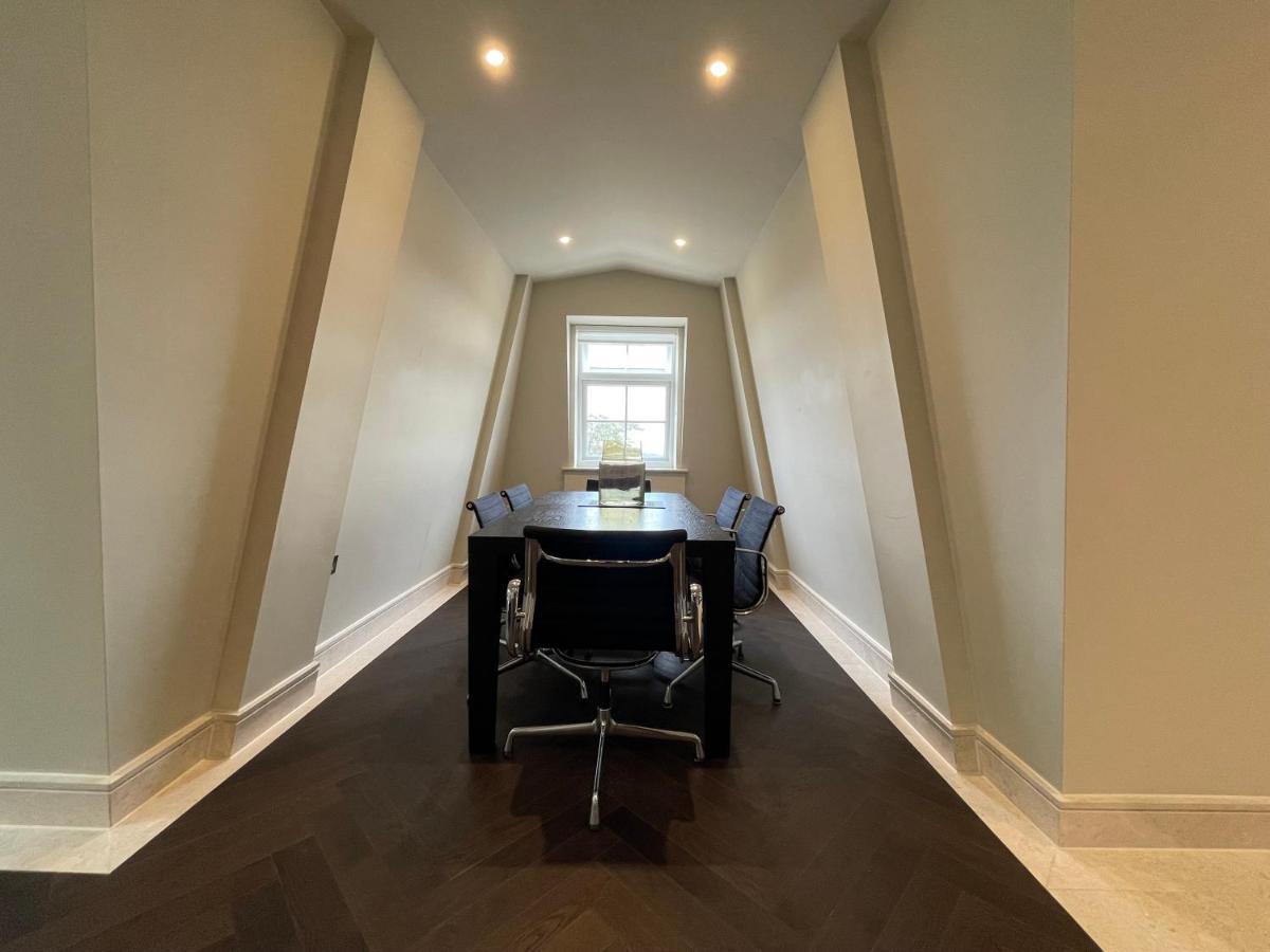 Luxurious, 2 Bed, 2 Bath Penthouse Apartment In Highly Desirable Chigwell Chcl F8 Екстер'єр фото