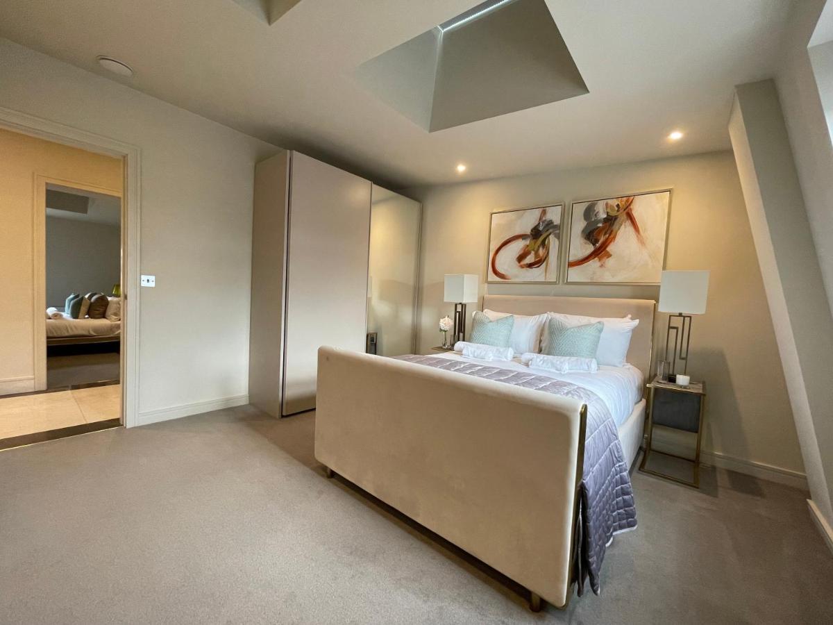 Luxurious, 2 Bed, 2 Bath Penthouse Apartment In Highly Desirable Chigwell Chcl F8 Екстер'єр фото